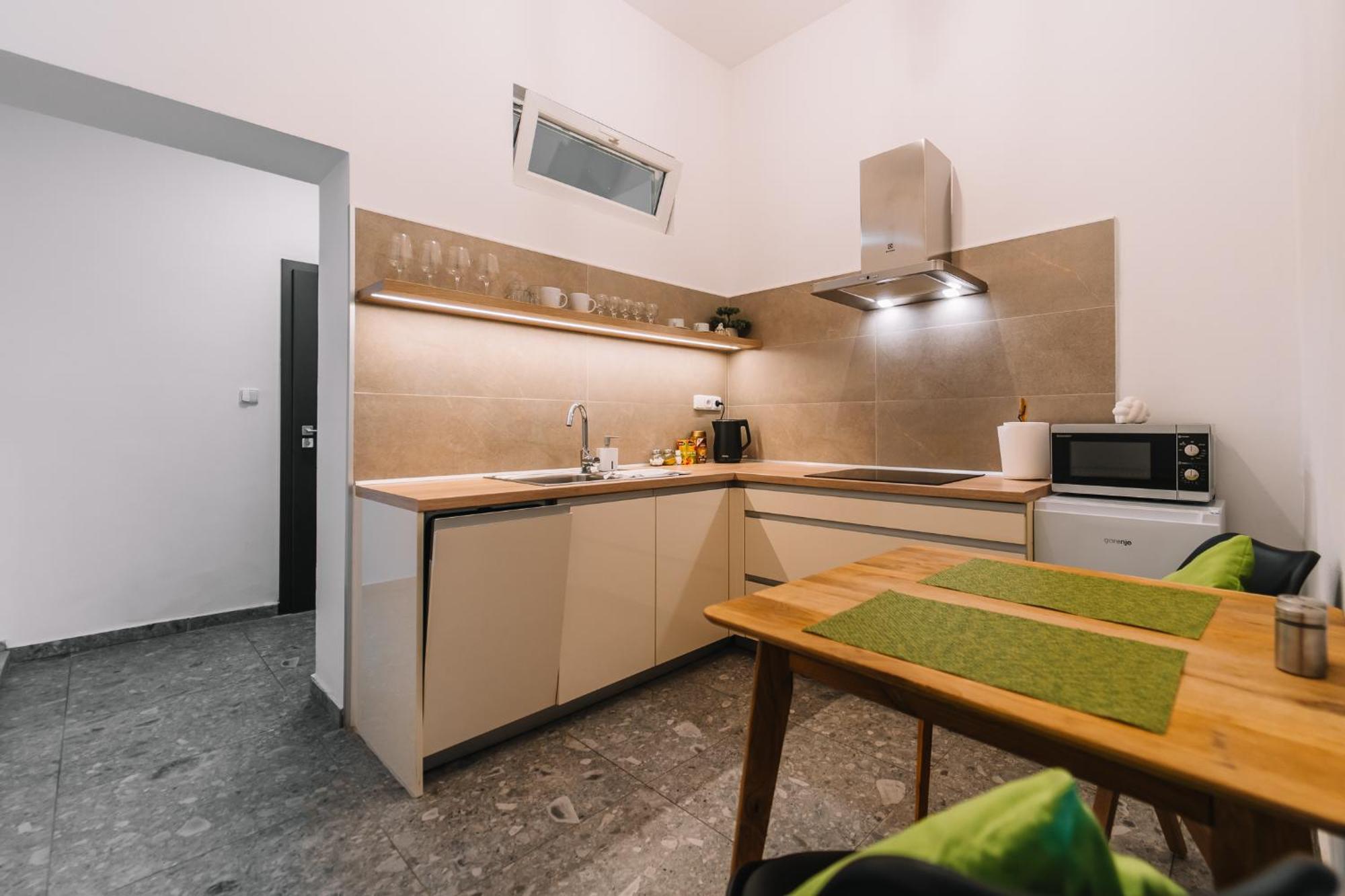 Modern Living In Centre *